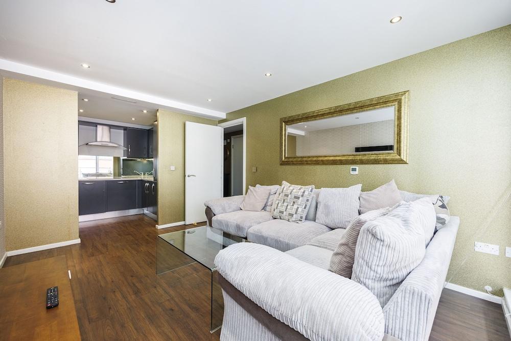 Galore Abode One Bed Apartment Room Type - Family Apartment
