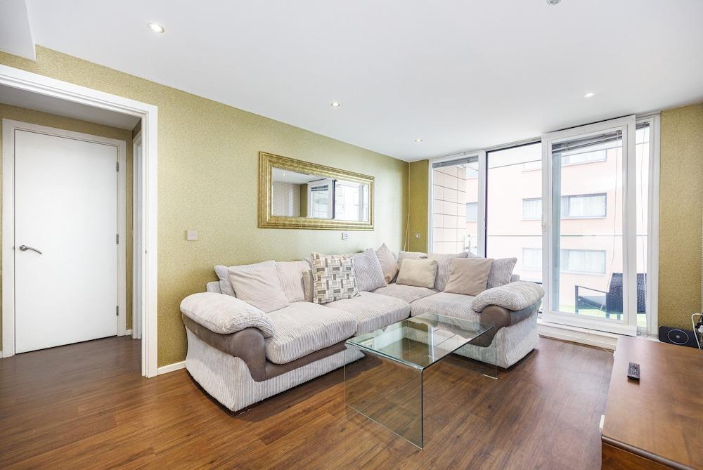 Galore Abode One Bed Apartment - Tap to explore photos