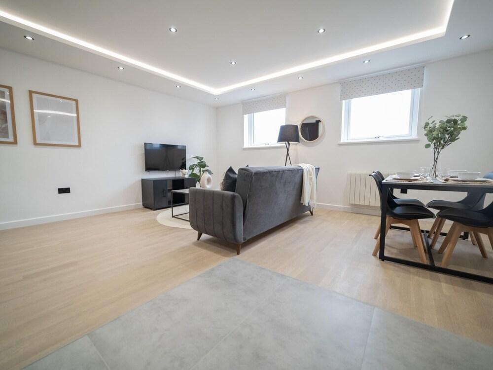 Discover Camden Passage One Bedroom by Belvilla - Tap to explore photos