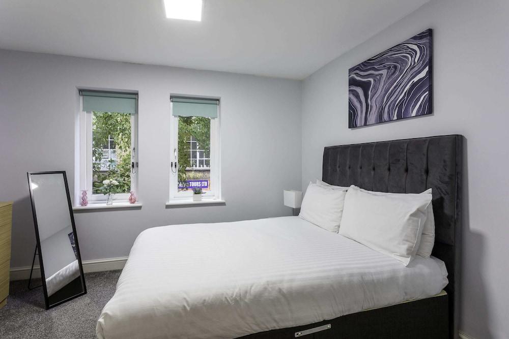 Modern Home Near Central London
