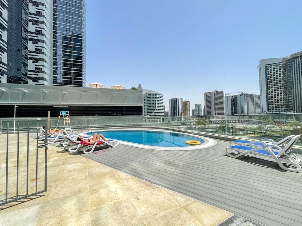 Sojo Downtown Dubai Retreat - Tap to explore photos