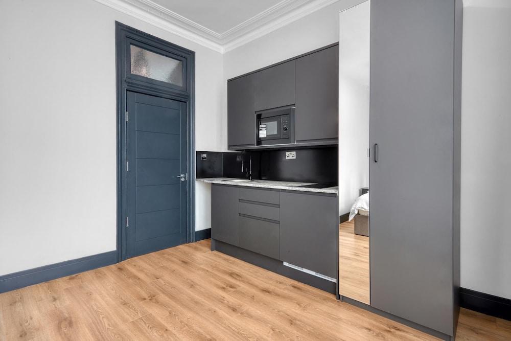 Luxury Studio in London - Tap to explore photos