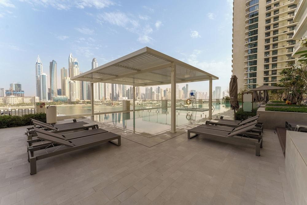 Maison Privee - Upscale Apt w/ Partial Dubai Marina & Palm Views - Tap to explore photos
