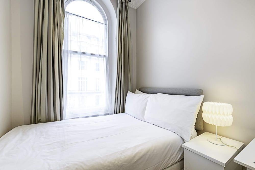 London Bliss: Central Paddington Gem - Tap to explore photos