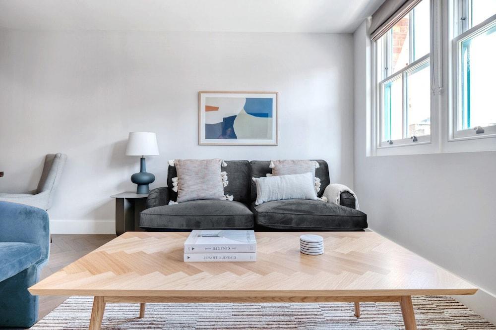 Impeccable 2-bed Apartment in London