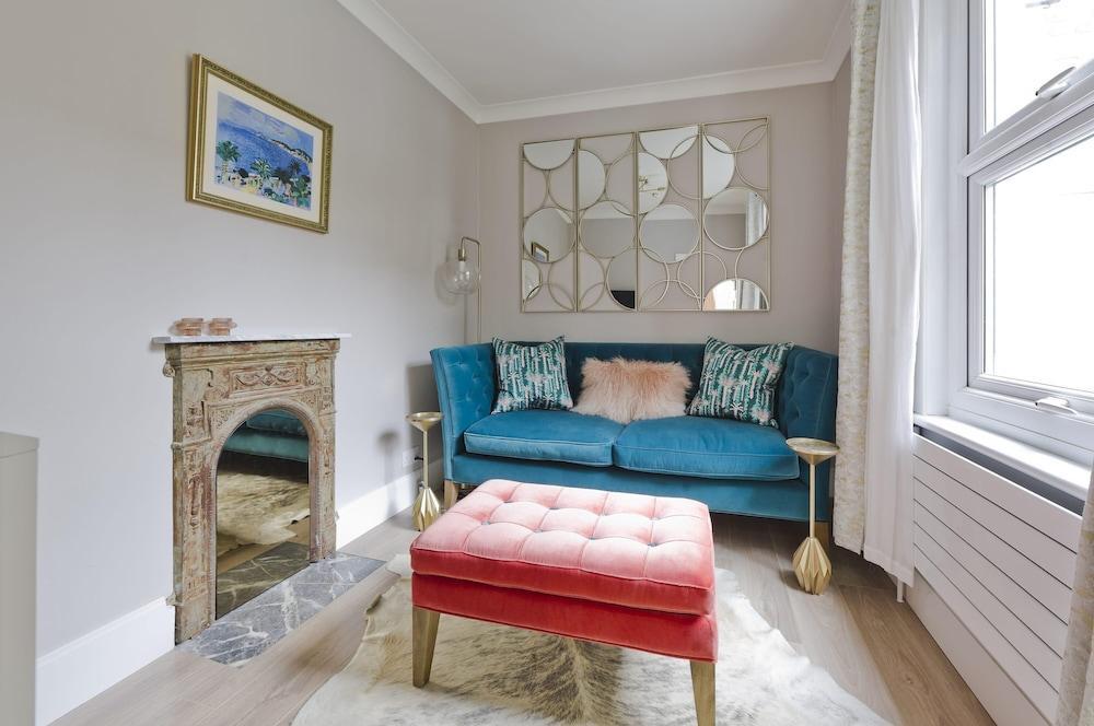 Long Stay Discounts w Parking- 1 bed House - Tap to explore photos