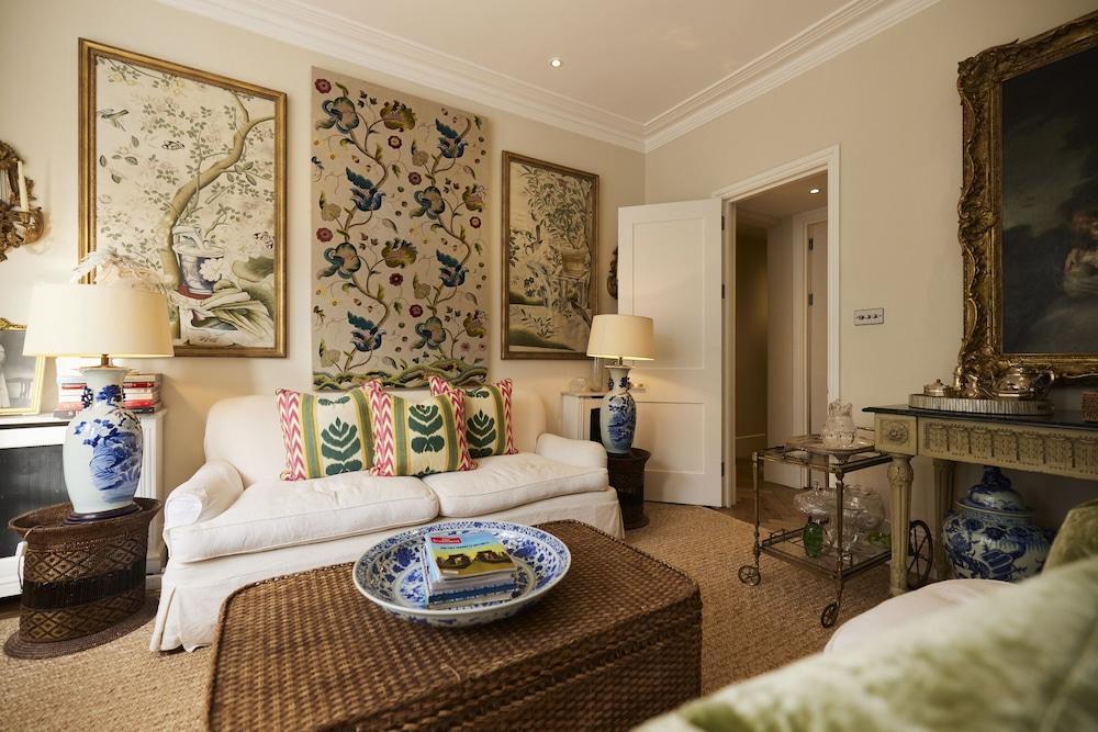 The Designers Suite Kensington - Stylish 1BDR Flat - Tap to explore photos
