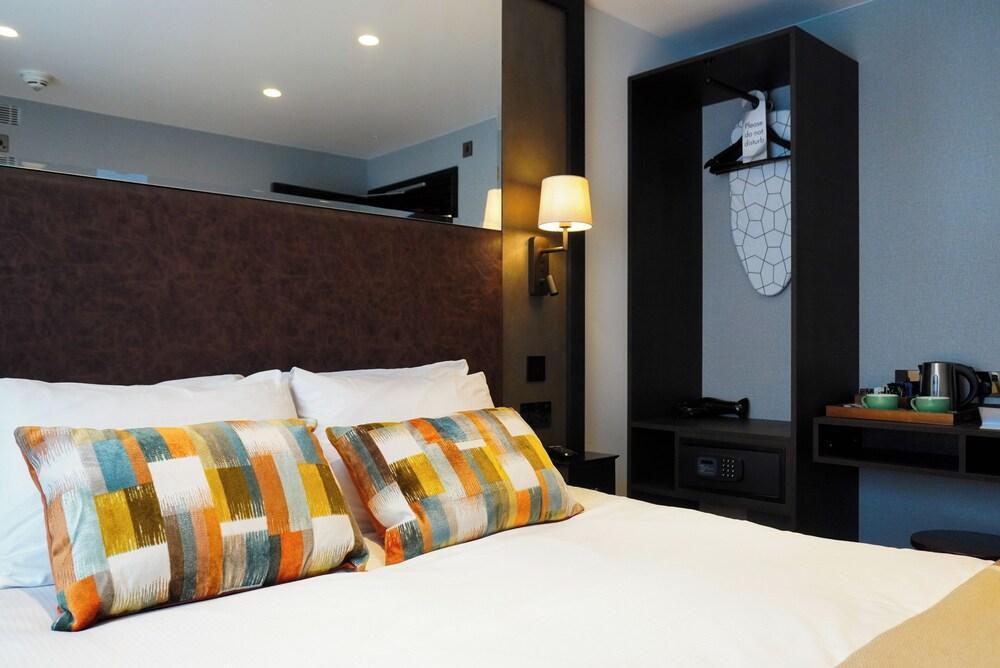 The Camden Town Hotel - Tap to explore photos