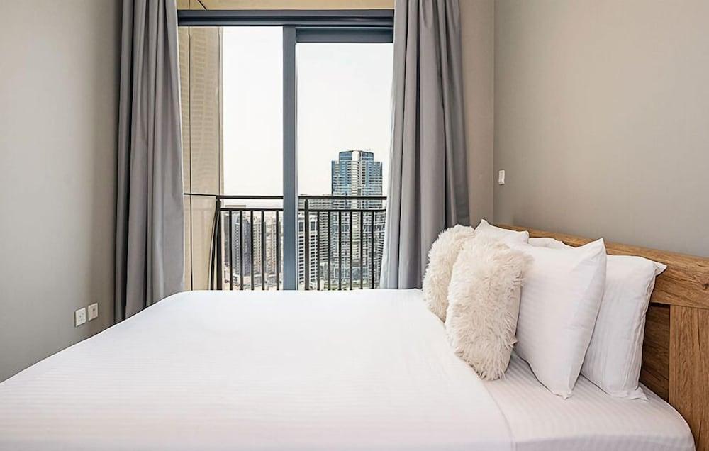 Fascinating 1BR Apt in Zada Tower
