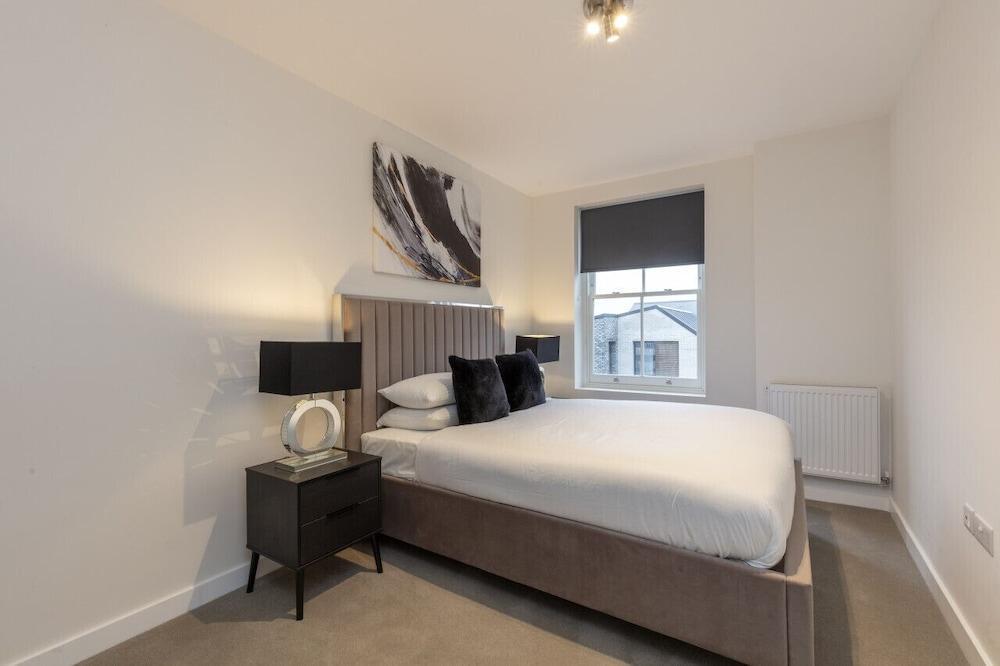 Luxury North Central London Apartment - Tap to explore photos