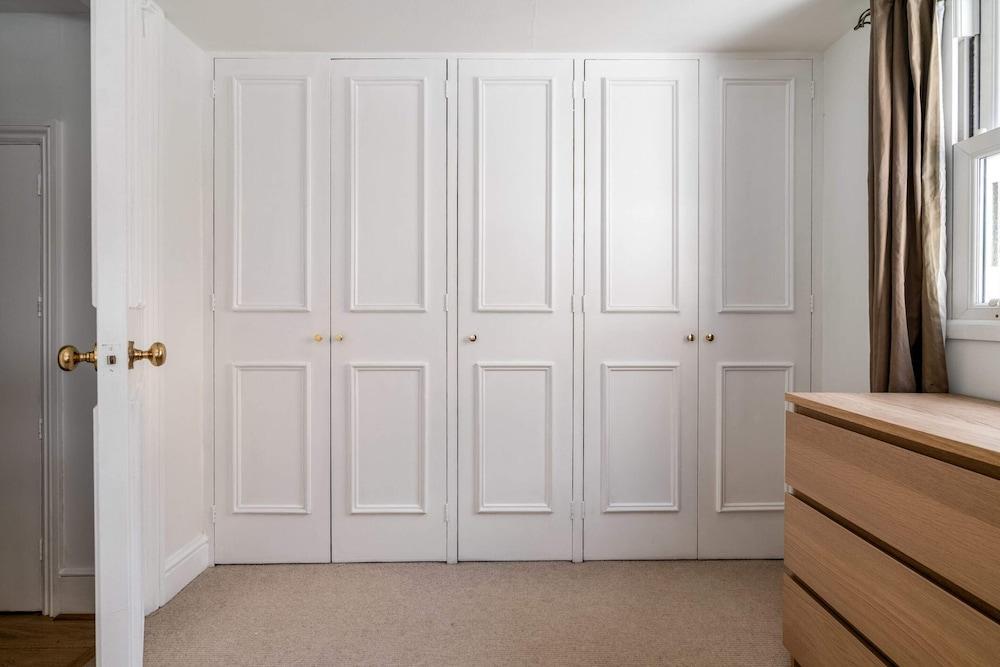 Charming Wandsworth Common Flat - Tap to explore photos