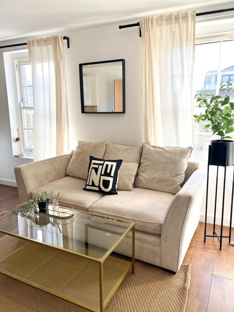 London Stylish 1 Bedroom Apartment - Tap to explore photos