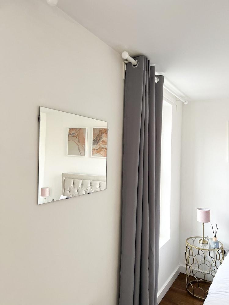 London Stylish 1 Bedroom Apartment - Tap to explore photos