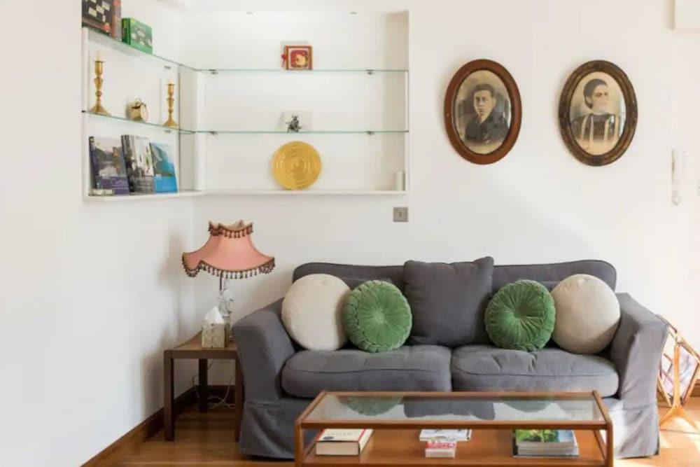 Lovely 1 Bed Home With Garden - Tap to explore photos