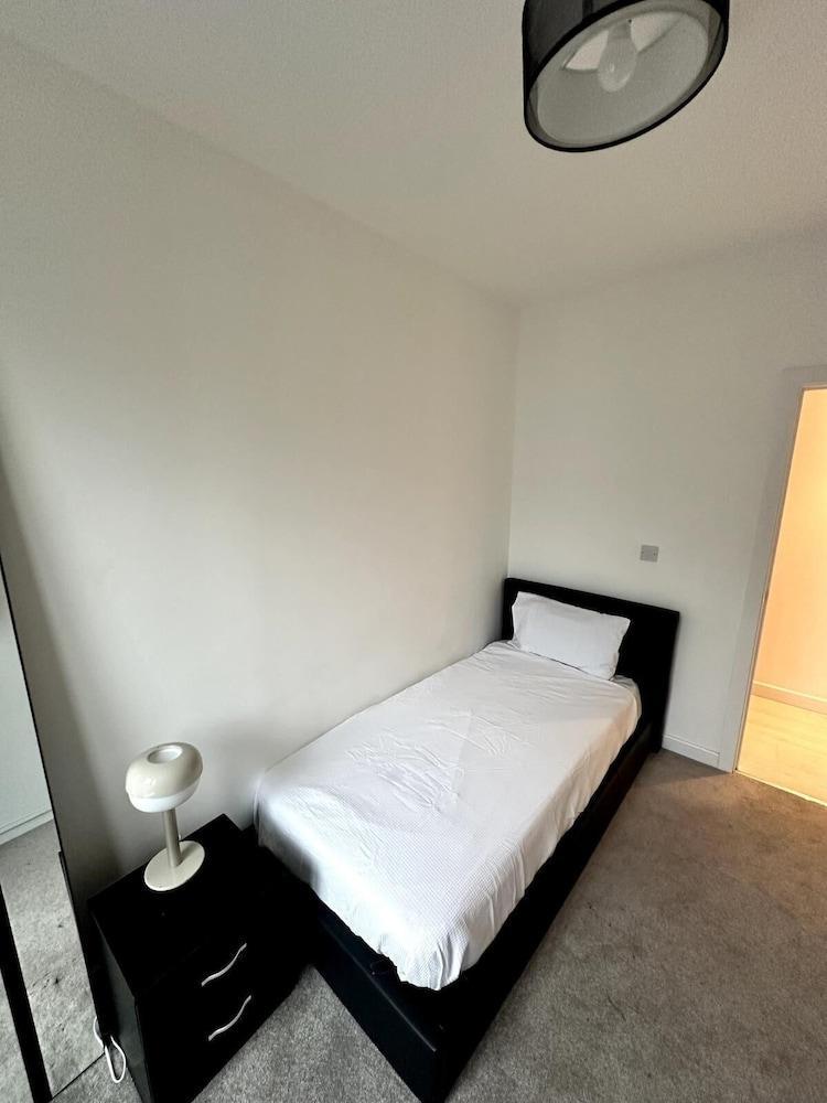 Frogley Park Cozy Apartment - Tap to explore photos
