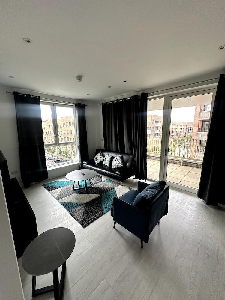 Frogley Park Cozy Apartment - Tap to explore photos
