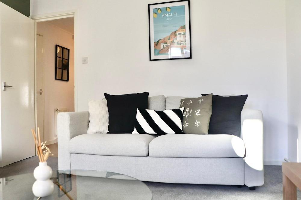 Stunning 1 Bedroom Apartment in Central London - Tap to explore photos