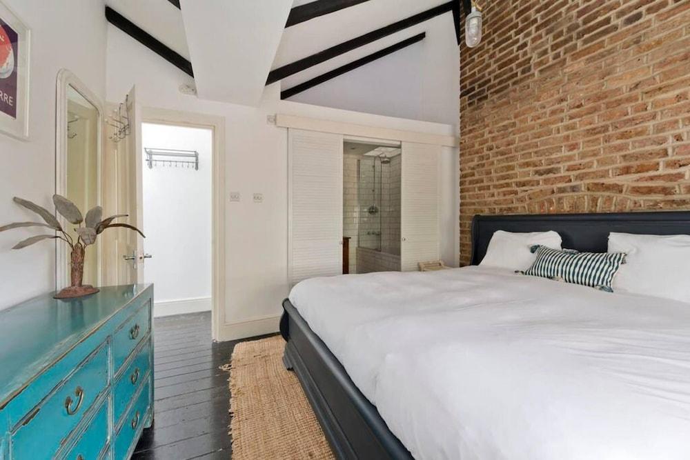 Long Stay Discounts- 1 Bed Bohemian Loft Style Apt - Tap to explore photos