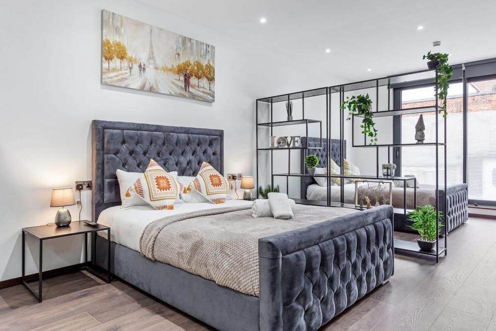 Luxury Sleeps 4 Studio Flat Room Type - House
