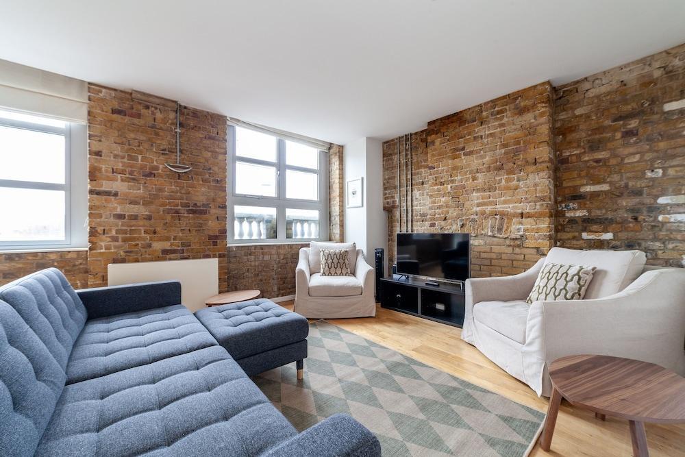 Stylish with beautiful brick walls - Tap to explore photos