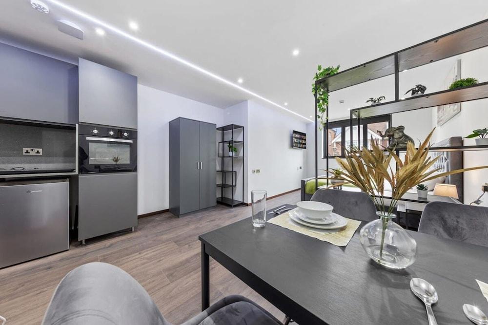 Serviced Studio Flat Golders Green Near Hampstead - Tap to explore photos
