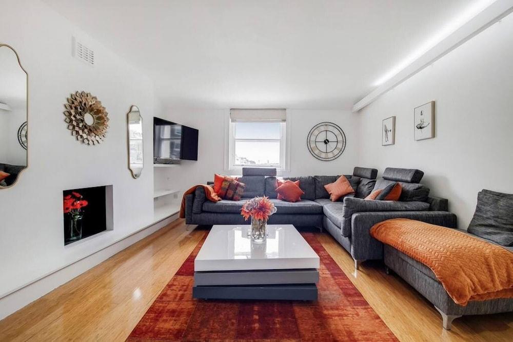 Beautiful 2 Bedroom Apartment In Belgravia - Tap to explore photos
