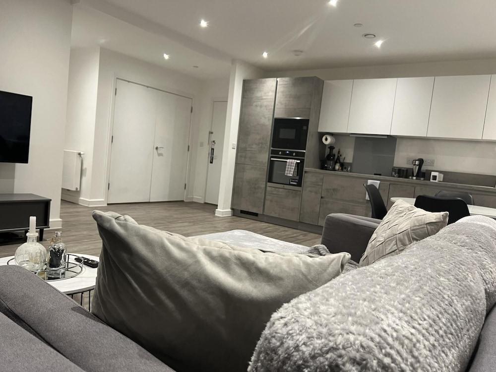 Riverside Retreat in Barking - Tap to explore photos