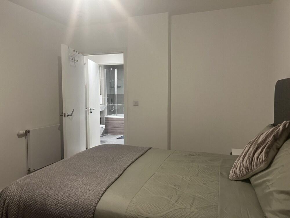 Riverside Retreat in Barking - Tap to explore photos