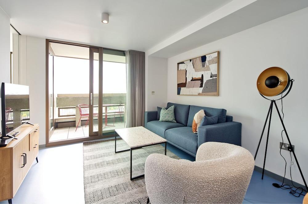 Stunning One-bedroom Apartment With City Views - Tap to explore photos