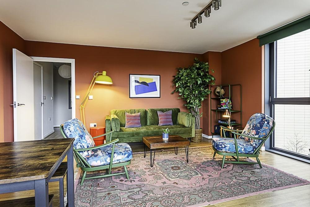 NEH - Vibrant and Modern Apartment With Canal View - Tap to explore photos