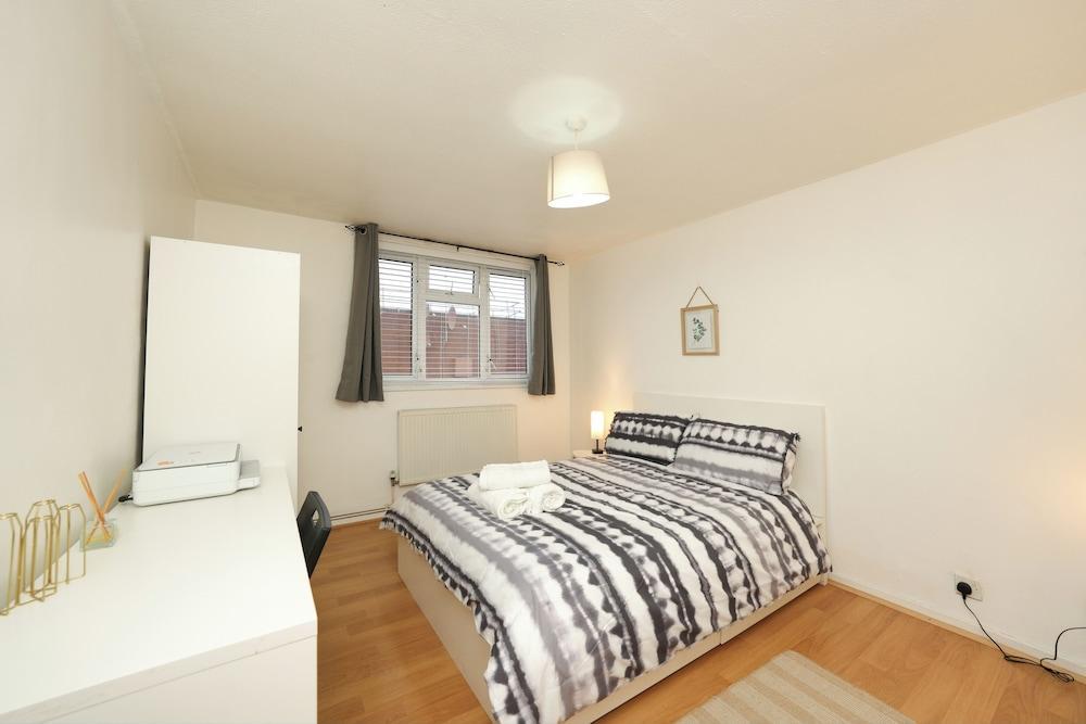 London Oasis Apartment - Central Location - Tap to explore photos