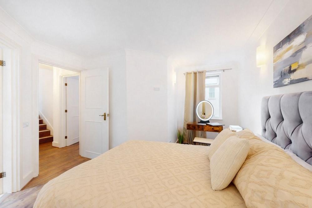 Park Lane Apartments Mayfair Collection - Tap to explore photos