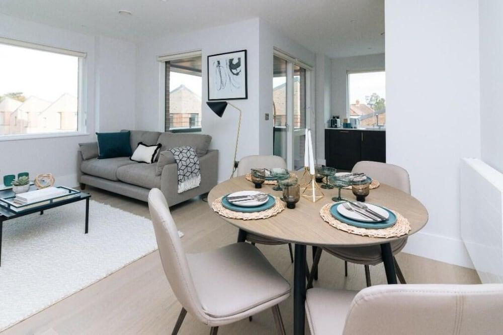 Meadow Lane Retreat - City Center Gem - Tap to explore photos