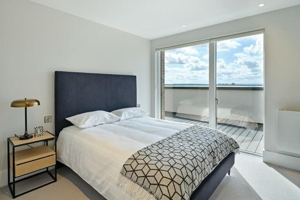 Meadow Lane Retreat - City Center Gem - Tap to explore photos