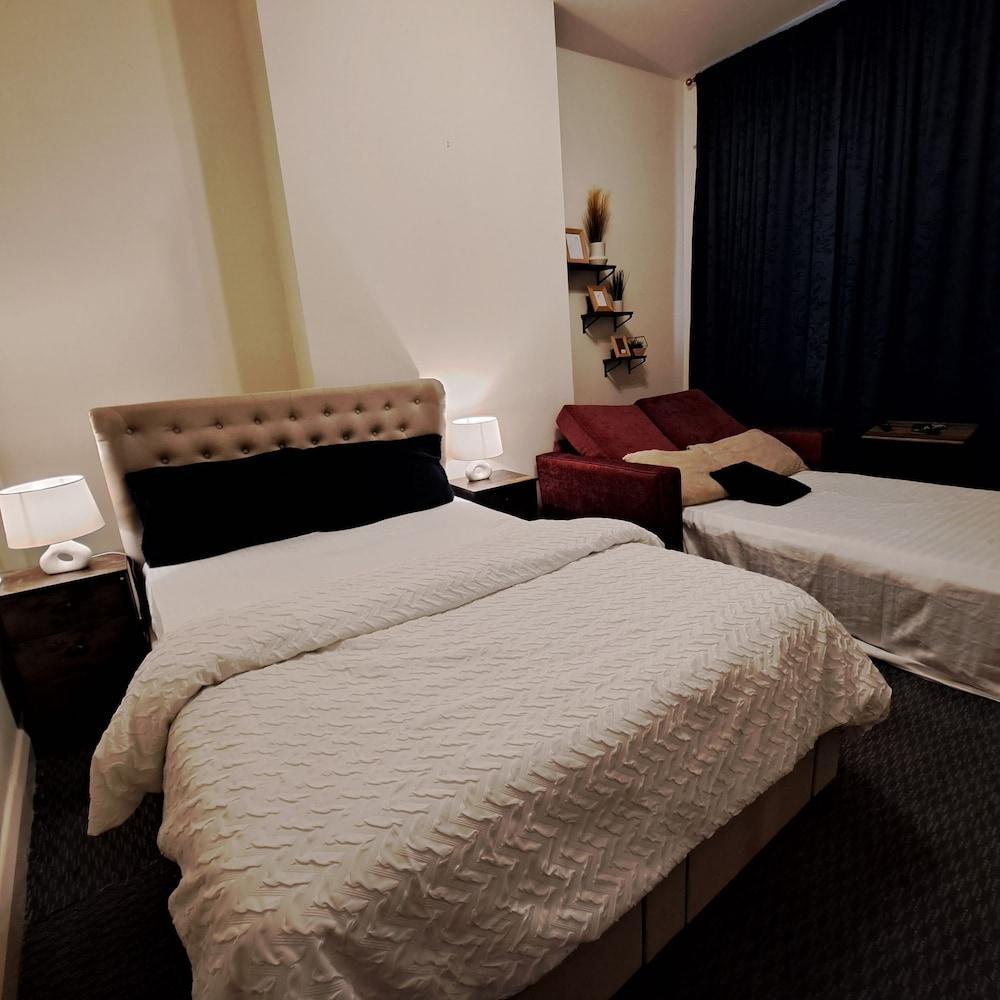 Family-friendly Studio Flat in Dagenham - Tap to explore photos