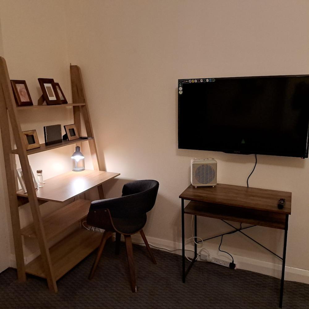 Family-friendly Studio Flat in Dagenham - Tap to explore photos