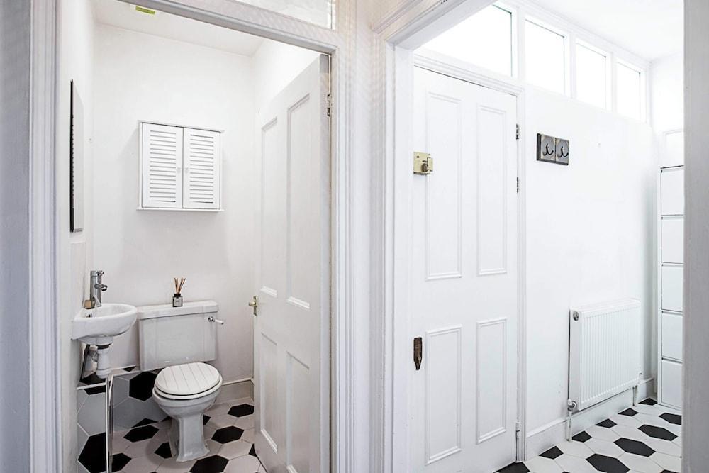 Beautiful One-bedroom Apartment In Notting Hill - Tap to explore photos