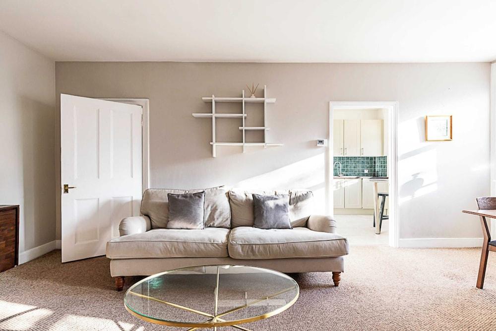 Beautiful One-bedroom Apartment In Notting Hill - Tap to explore photos