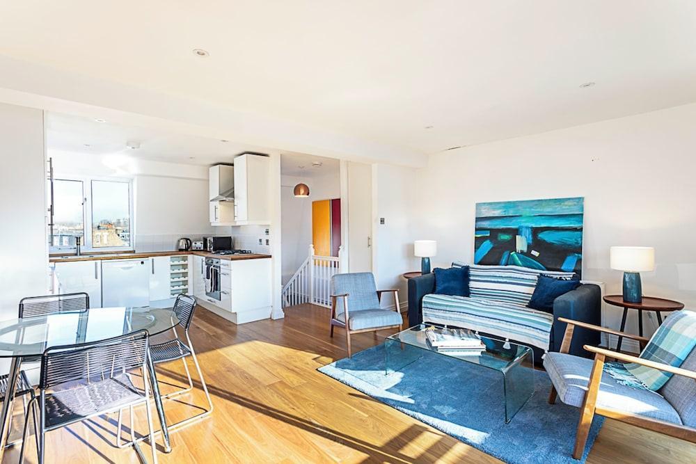 Three Bedroom Kensington Flat - Tap to explore photos