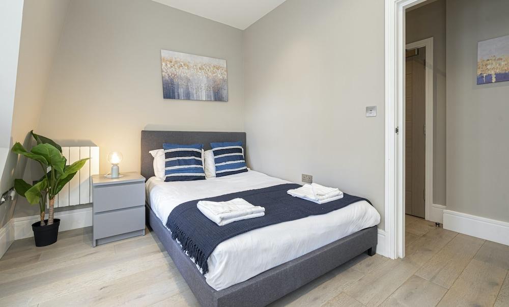 Superb Apartments opp Edgware Rd Station - Tap to explore photos