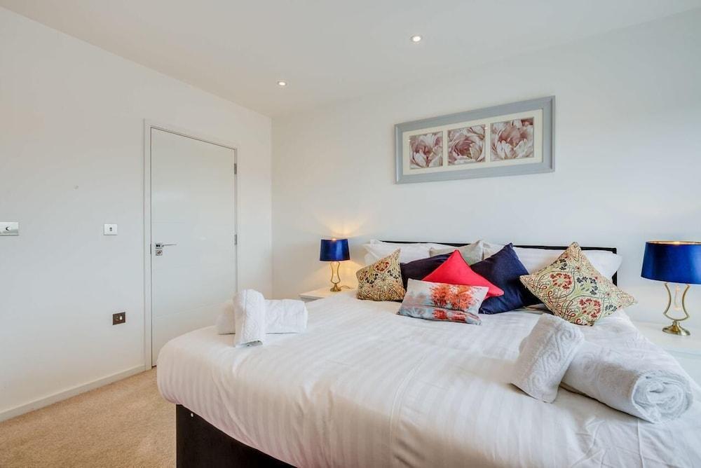 Malthouse Apartments Kew - Tap to explore photos
