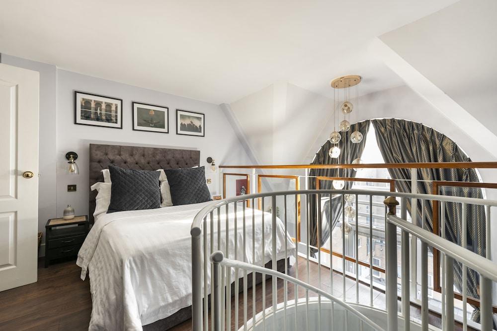 Beautiful One Bed Apartment In East London - Tap to explore photos
