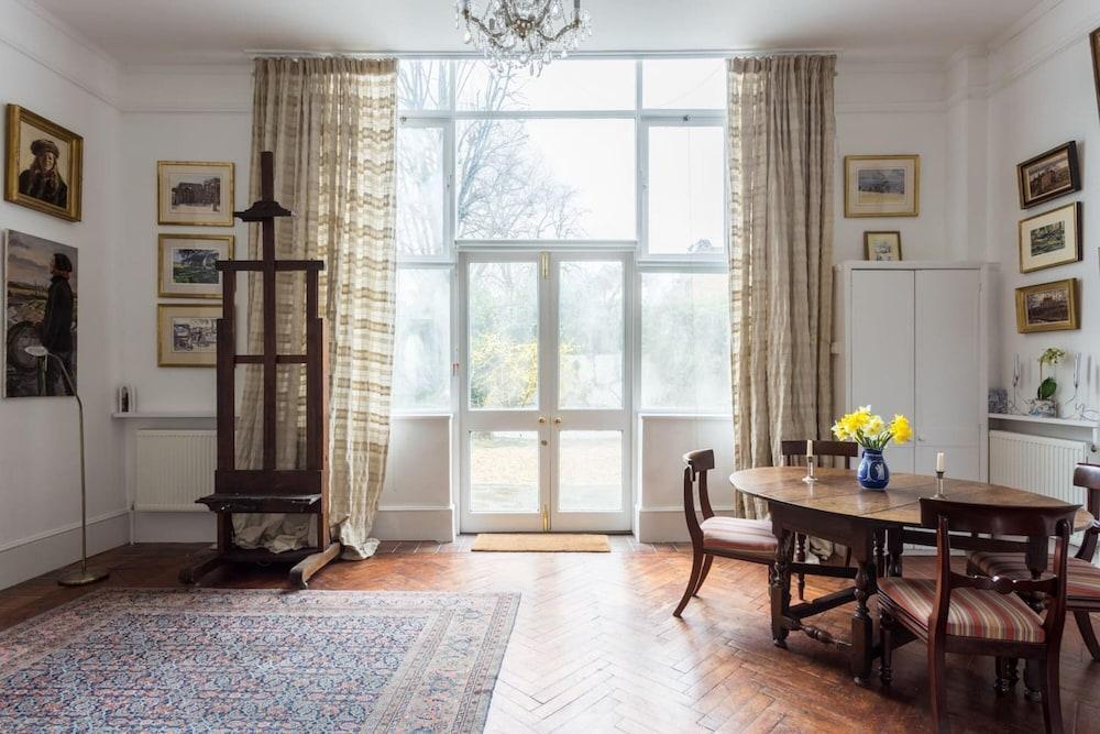 Long Stay Discounts - Artistic 1bed Flat - Tap to explore photos