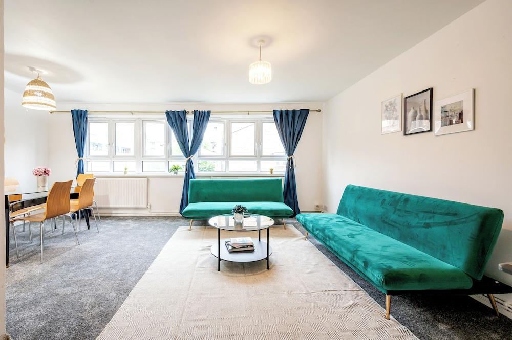 Nice 2-bed flat near earls court - Tap to explore photos