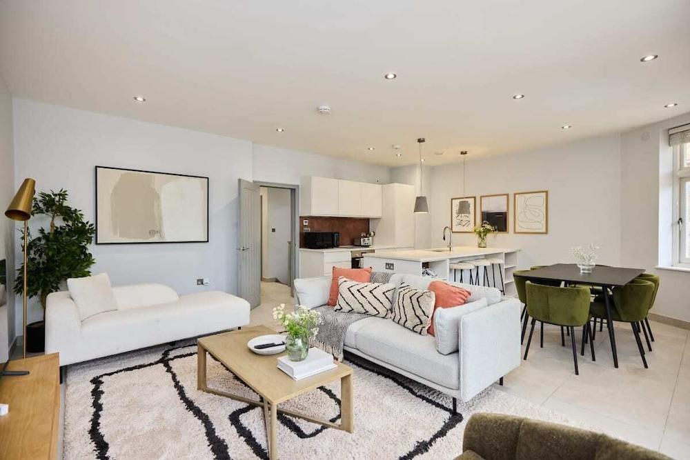 The Putney Retreat - Charming 2bdr Flat - Tap to explore photos