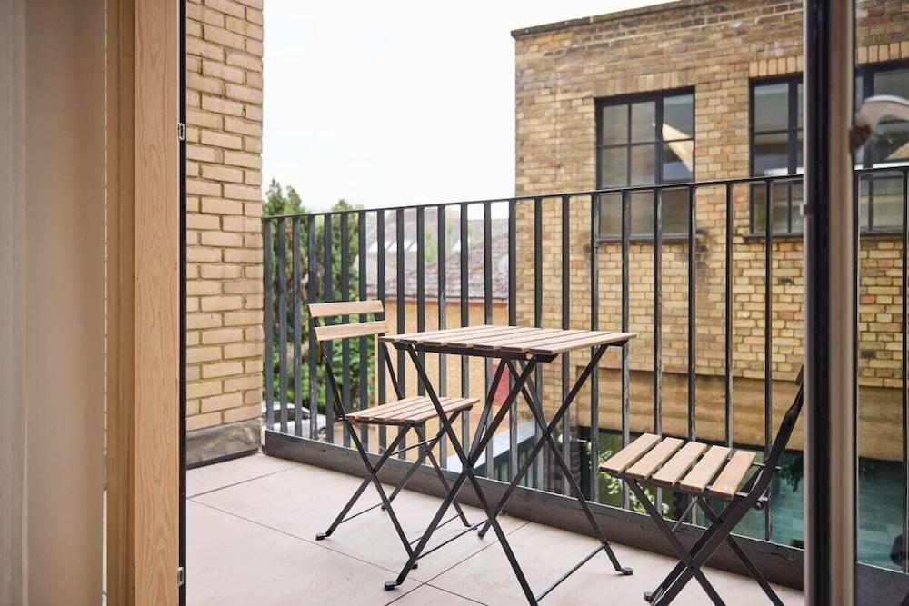 The East London Mile Place - Cosy 2bdr Flat With Balcony - Tap to explore photos