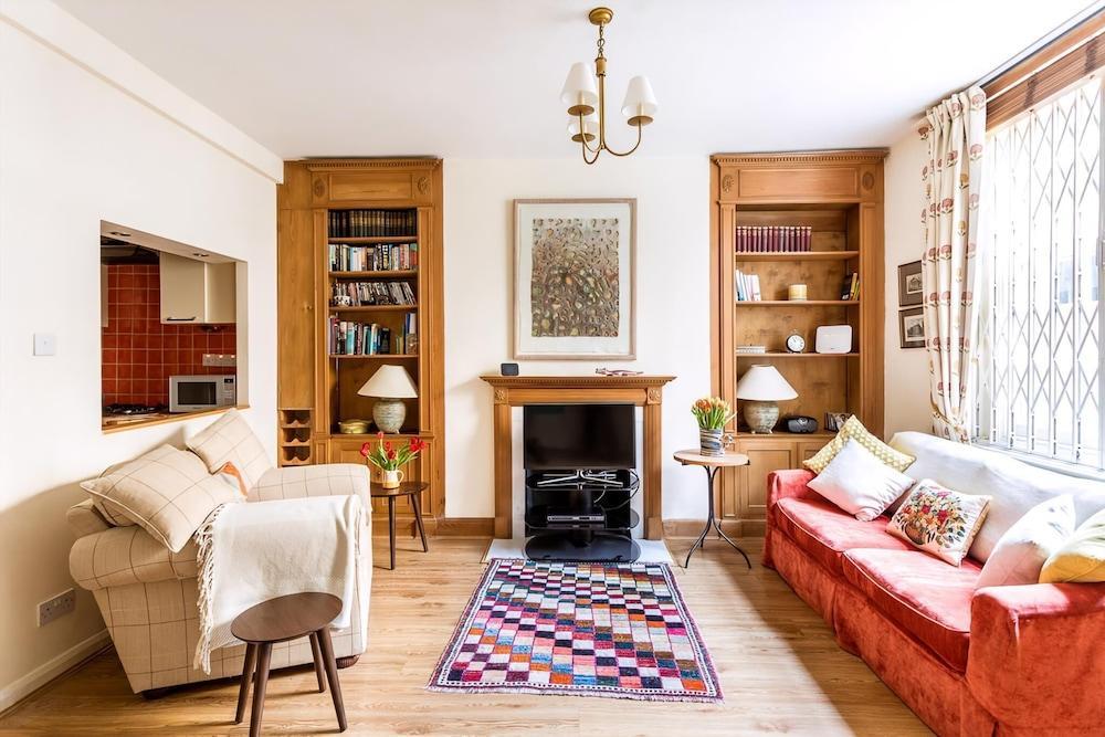 Cosy Pimlico Retreat - Tap to explore photos