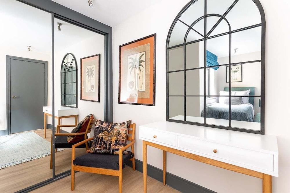 Classy Notting Hill Nest - Tap to explore photos