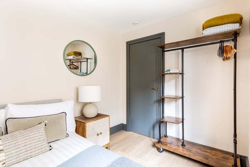 Classy Notting Hill Nest - Tap to explore photos