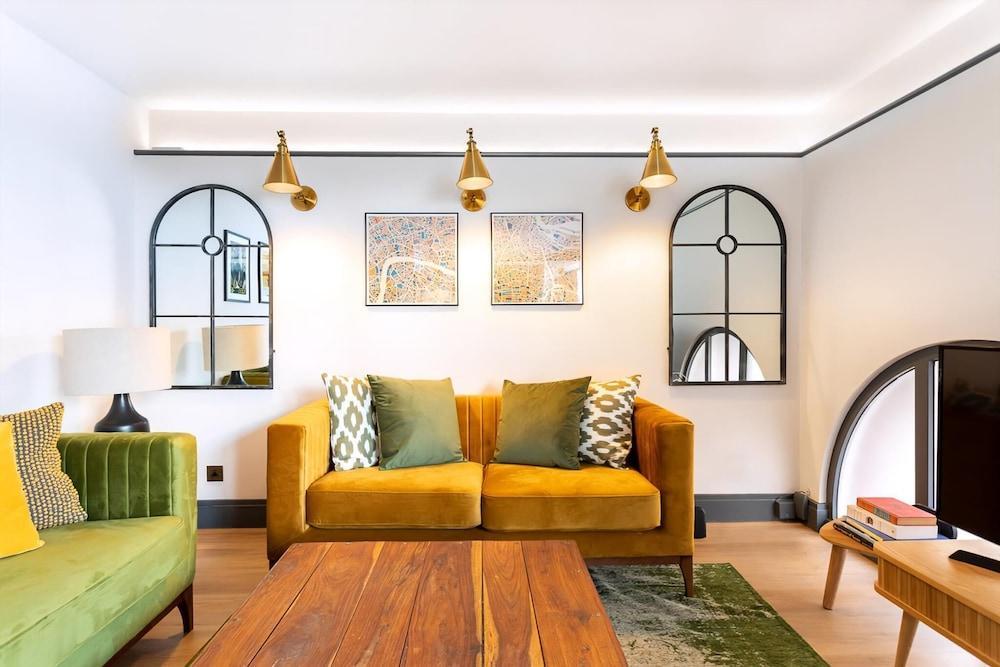 Classy Notting Hill Nest - Tap to explore photos